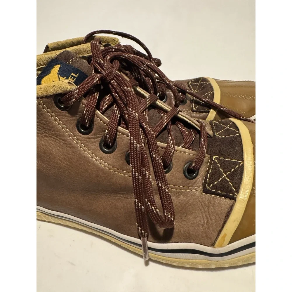 Sorel Stitched Leather Rubber Men Brown Chukka Boot Size 9.High Lace Up 1669-204